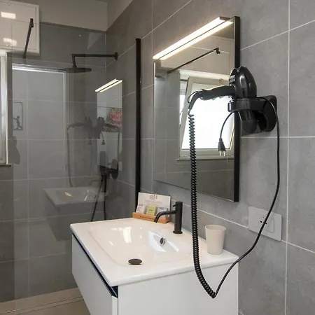 Varicottis - Casa A 2 Minuti Dal Mare Apartament *